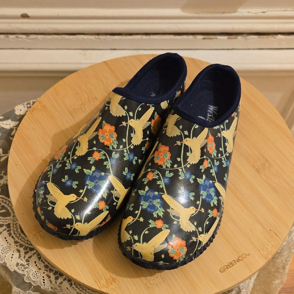 Western Chief rubber hummingbird print garden clogs Sz 6 ⭐️